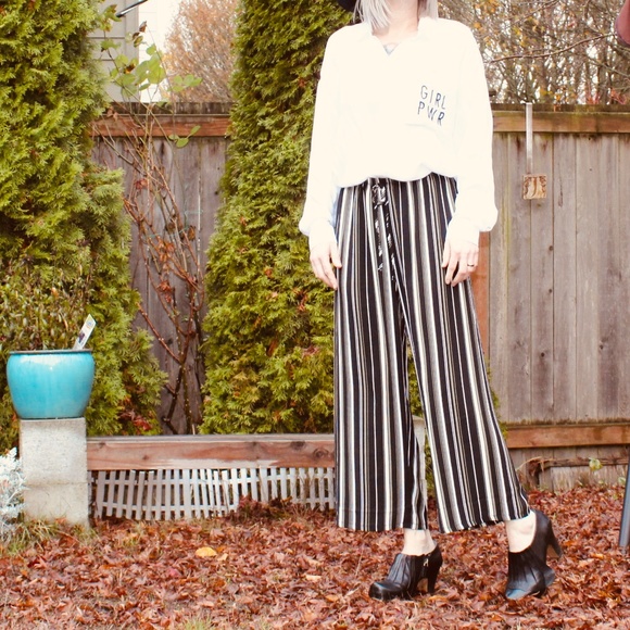 Ultra Flirt Pants - Ultra Flirt Striped Crop Soft Pant NWT